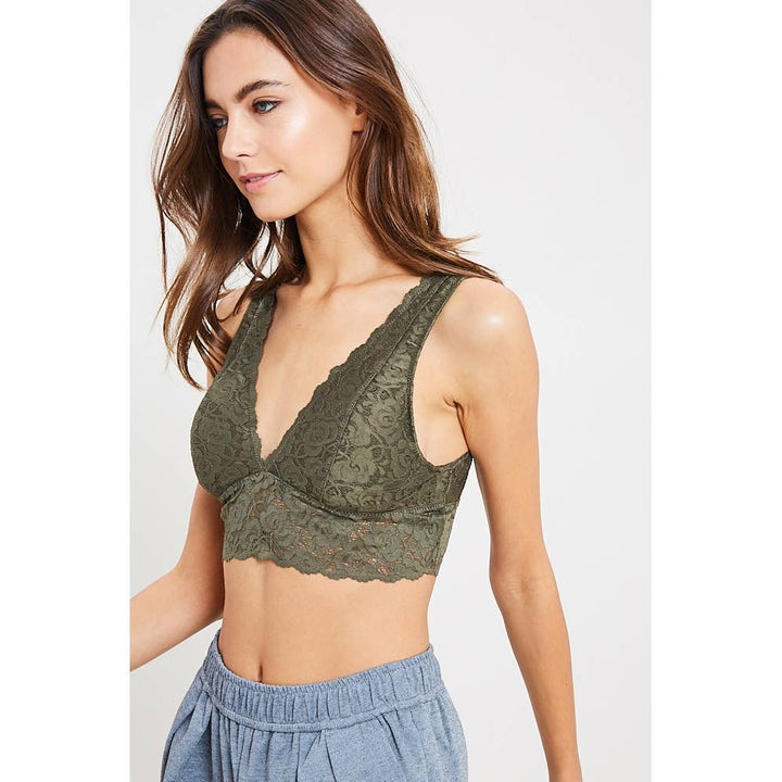 SCALLOPED LACE V NECK PADDED BRALETTE / T8233_P