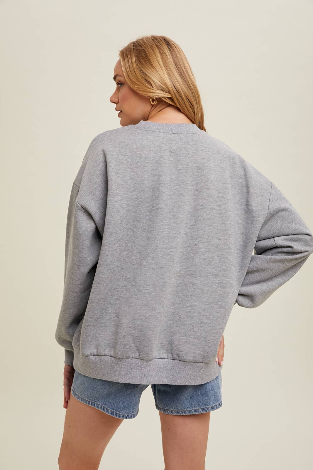 'VACAY' PATCH PULLOVER SWEATSHIRT / WL24-9273