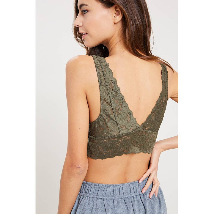SCALLOPED LACE V NECK PADDED BRALETTE / T8233_P